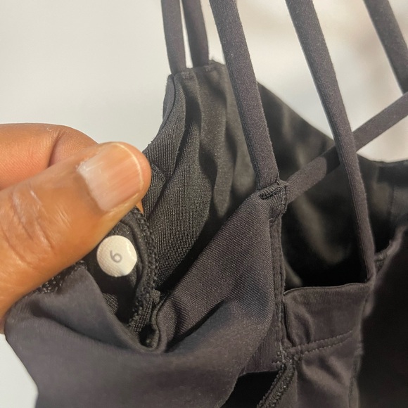 Lululemon Black Strappy Crop Top / Sport Bra size 6 - Picture 2 of 3